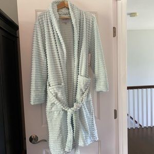 NWT Nine West Bathrobe - size Medium